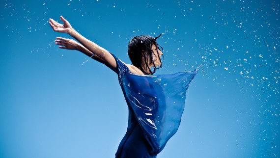 Melanie Winiger poserar för Geberit AquaClean-kampanjen Melanie Winiger poserar för Geberit AquaClean-kampanjen