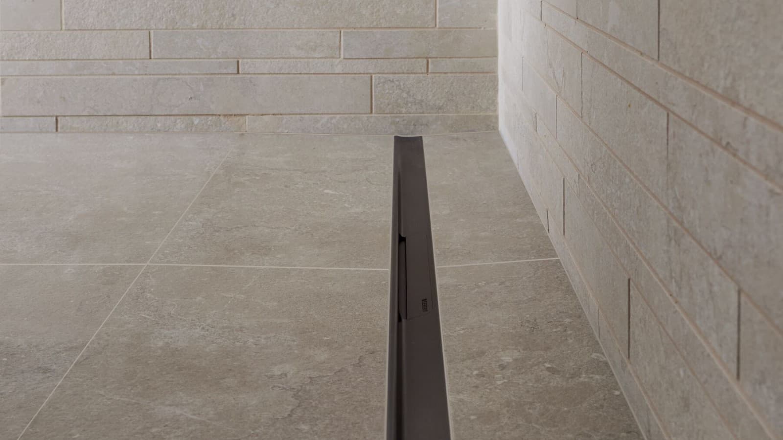 Dusch med Geberit CleanLine50 golvränna Dusch med Geberit CleanLine50 golvränna