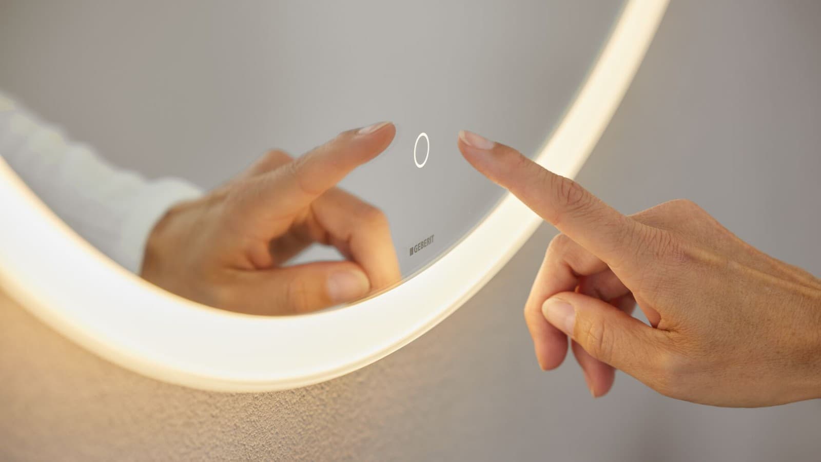 Option Round spegel med touchsensor (© Geberit) Option Round spegel med touchsensor (© Geberit)