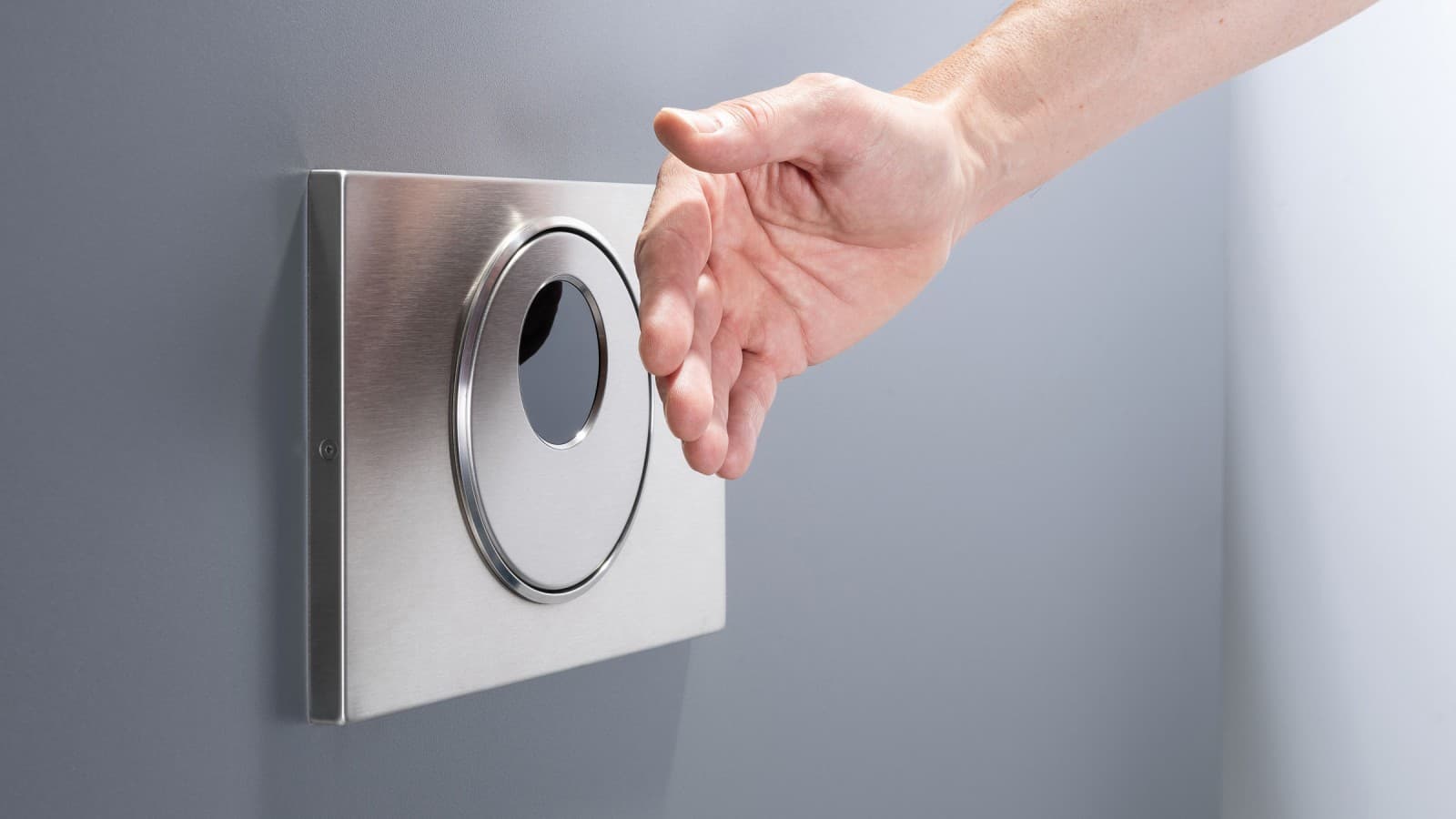 Beröringsfri Geberit Sigma10 spolplatta med sensorstyrning, rund, med hand Beröringsfri Geberit Sigma10 spolplatta med sensorstyrning, rund, med hand