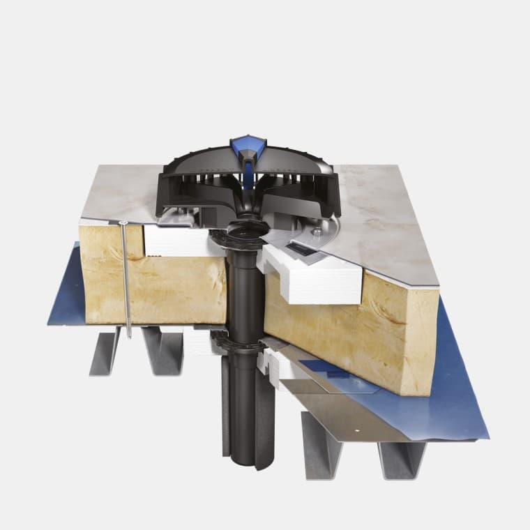 Geberit Pluvia på ett lättviktstak, isolerat med folie och anslutning av ångspärr Geberit Pluvia på ett lättviktstak, isolerat med folie och anslutning av ångspärr