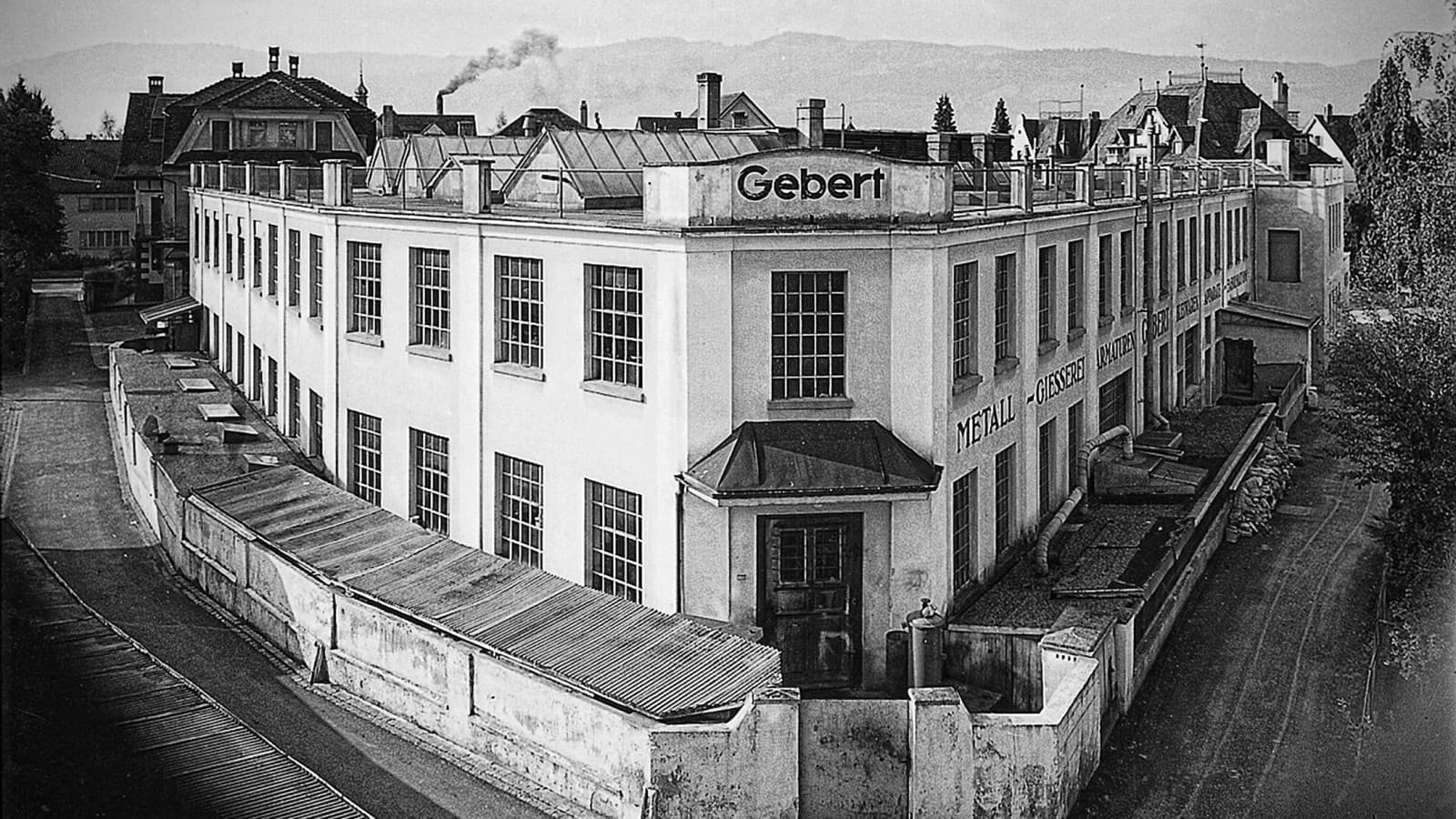Geberits första fabrik i Rapperswil på 1920-talet. Geberits första fabrik i Rapperswil på 1920-talet.