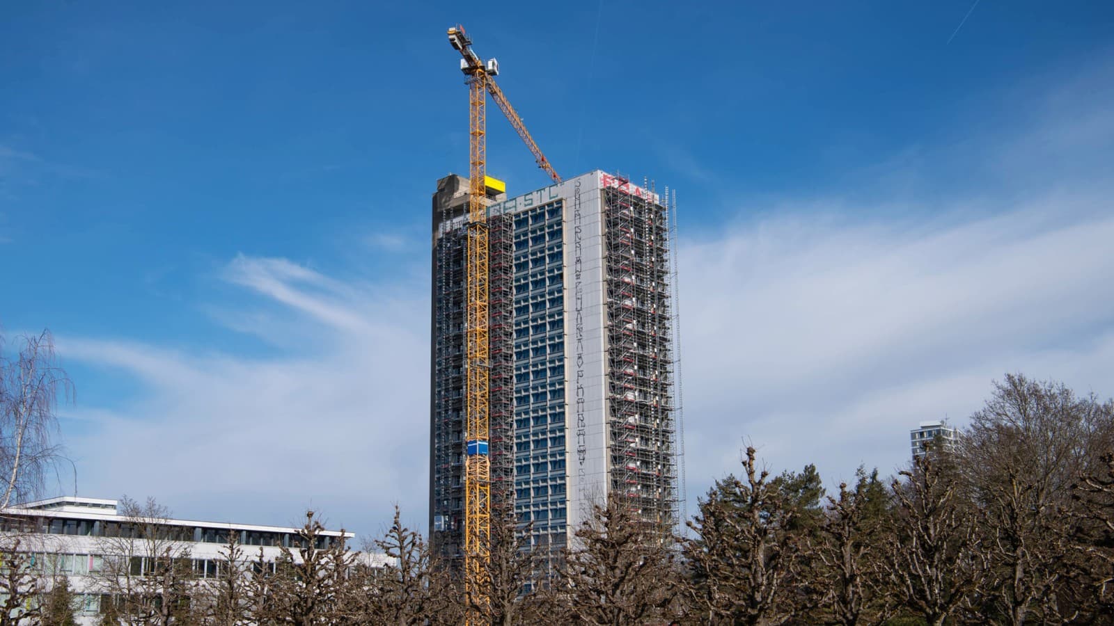 Hyreshuset OMU 93 från 70-talet renoveras och omvandlas för nya ändamål Hyreshuset OMU 93 från 70-talet renoveras och omvandlas för nya ändamål