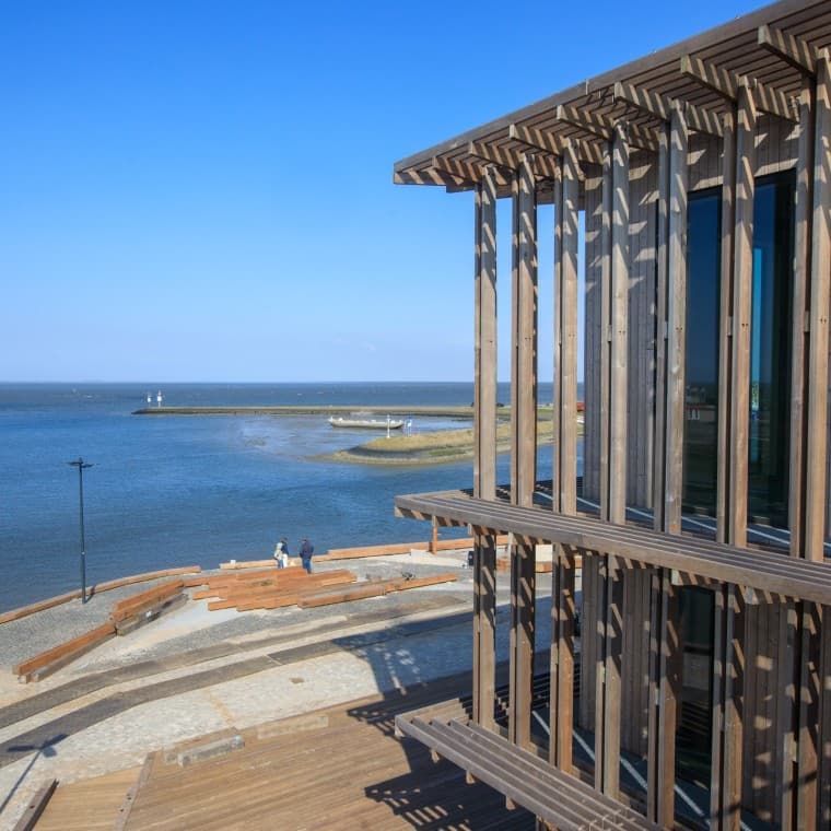 Den danska stjärnarkitekten Dorte Mandrup har ritat den nya byggnaden så att den tål hårda klimatförhållanden. (© Tjeerd Visser) Den danska stjärnarkitekten Dorte Mandrup har ritat den nya byggnaden så att den tål hårda klimatförhållanden. (© Tjeerd Visser)